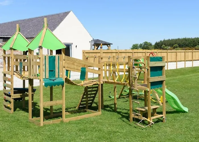 Bungalow With Hot Tub, Bbq Hut, Golf Net , Large Garden & Play Area