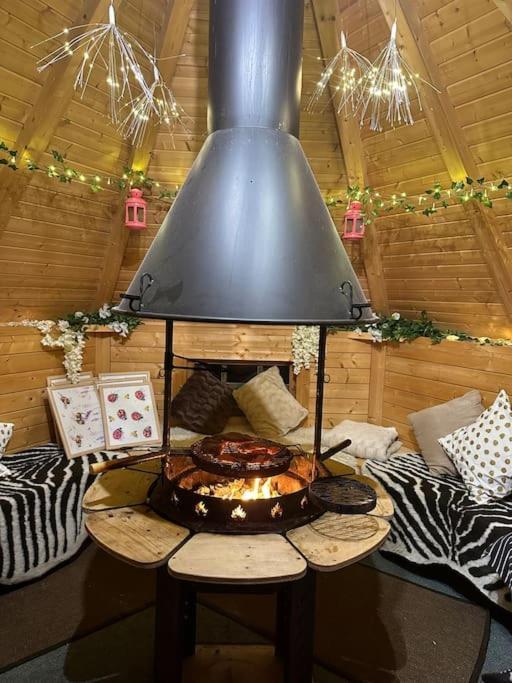 Holiday home With Hot Tub, Bbq Hut, Golf Net , Large Garden & Play Area