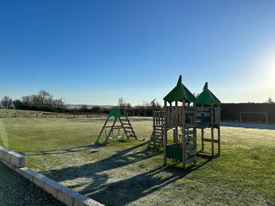 Holiday home With Hot Tub, Bbq Hut, Golf Net , Large Garden & Play Area Maybole