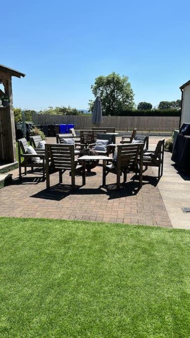 Holiday home With Hot Tub, Bbq Hut, Golf Net , Large Garden & Play Area *