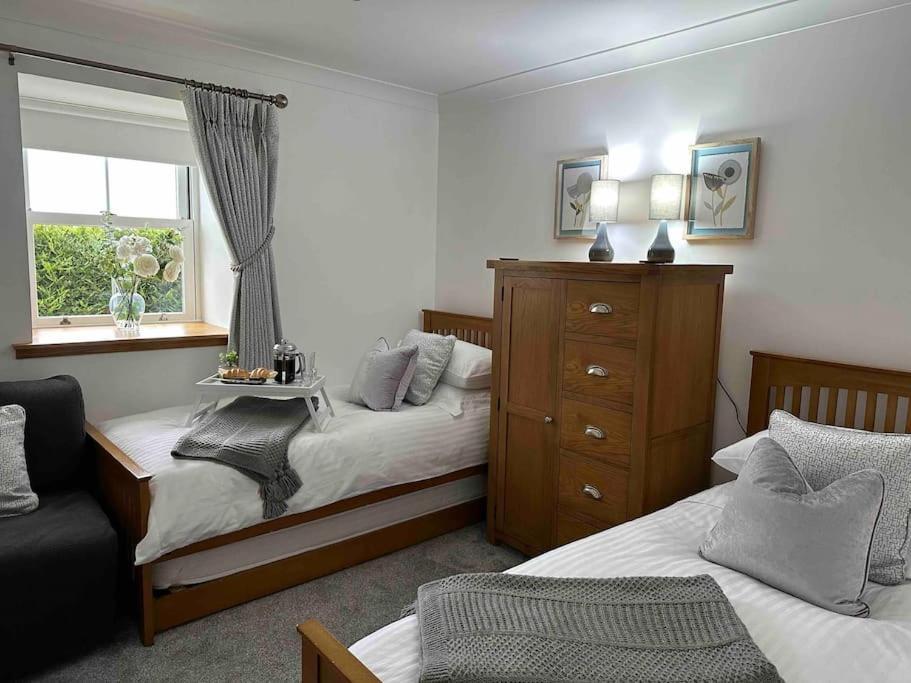 With Hot Tub, Bbq Hut, Golf Net , Large Garden & Play Area Holiday home Maybole